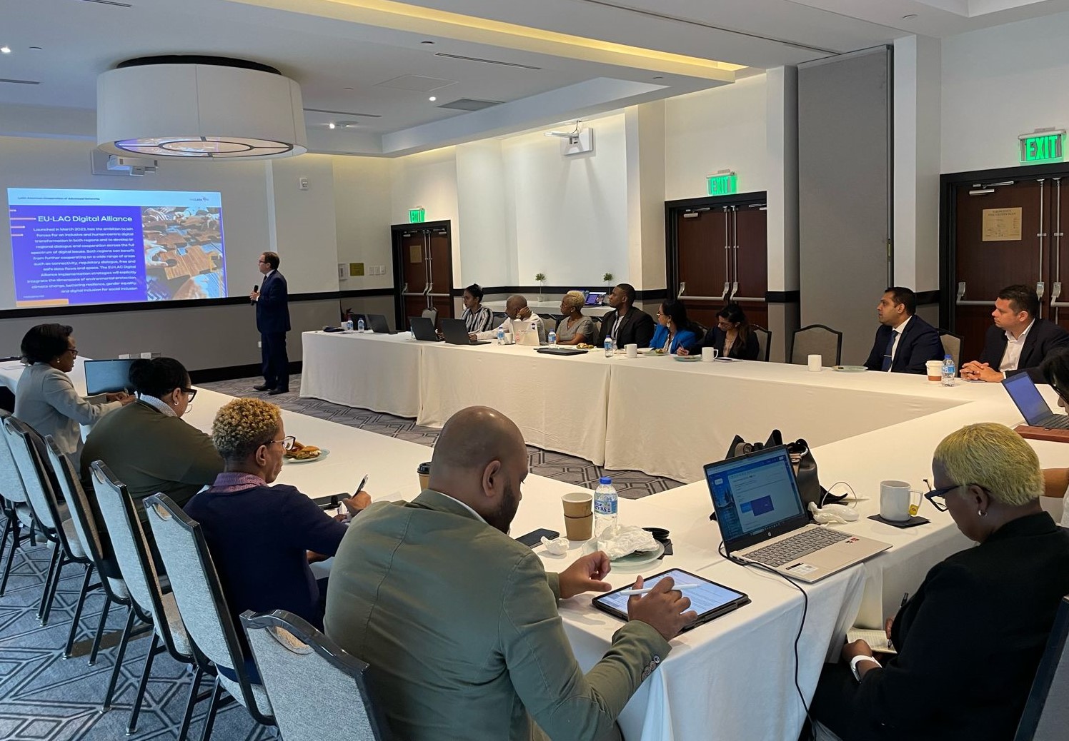 Reuniões estratégicas e workshop sobre BELLA II em Trinidad e Tobago